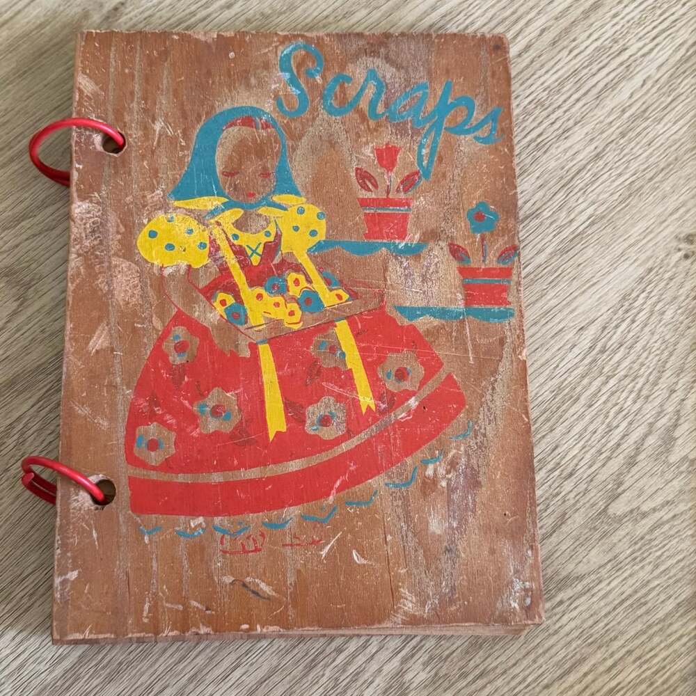 Vintage Wooden Cover Scrapbook Album “Scraps” Red Ring Binder w/ Clipping 1941